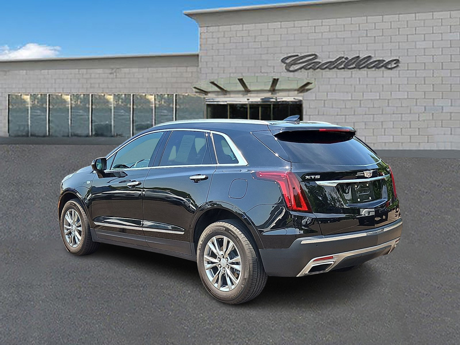 Certified 2023 Cadillac XT5 Premium Luxury FWD image 6