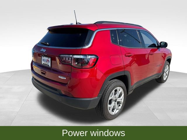 Used 2025 Jeep Compass Latitude image 9