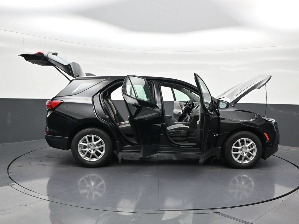 Used 2024 Chevrolet Equinox LS w/ Driver Confidence II Package FWD image 32