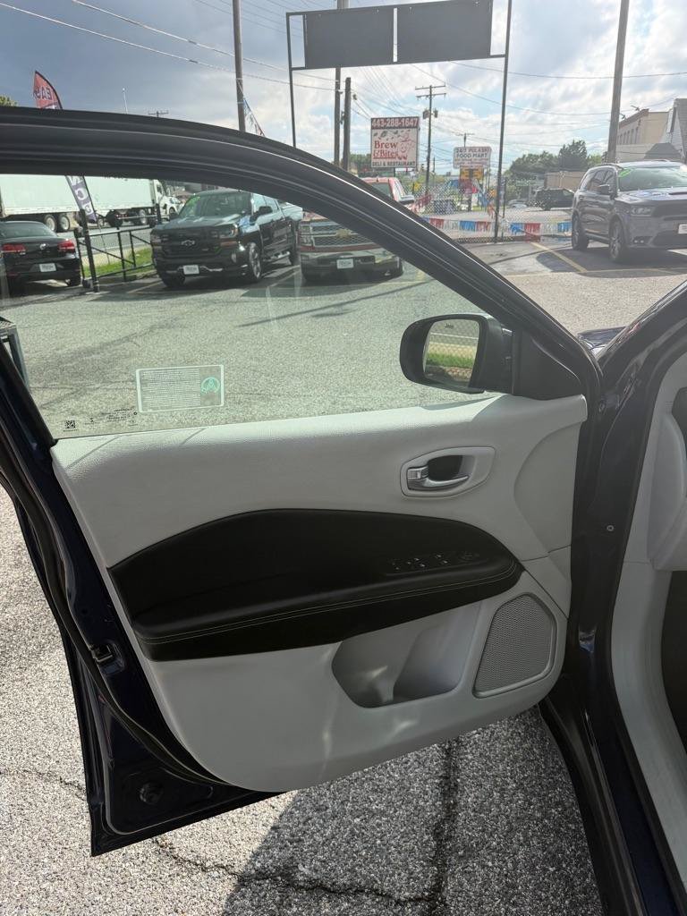 Used 2018 Jeep Compass Latitude w/ Popular Equipment Group AWD/4WD image 15