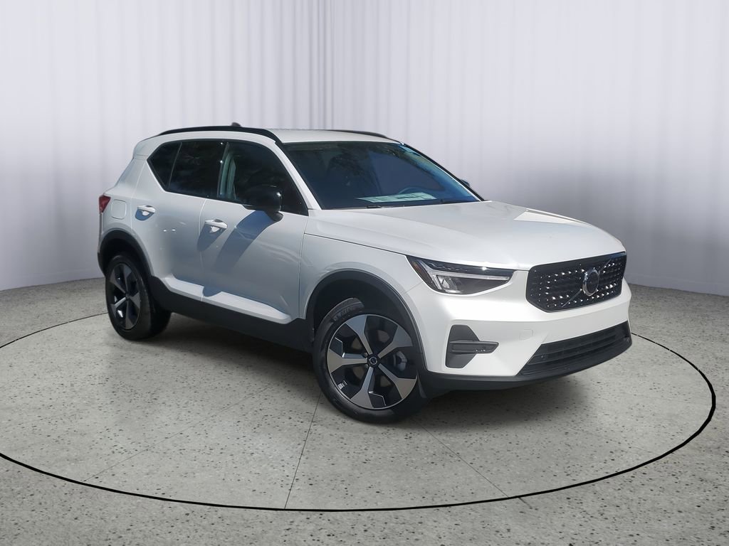 New 2026 Volvo XC40 B4 Core image 1