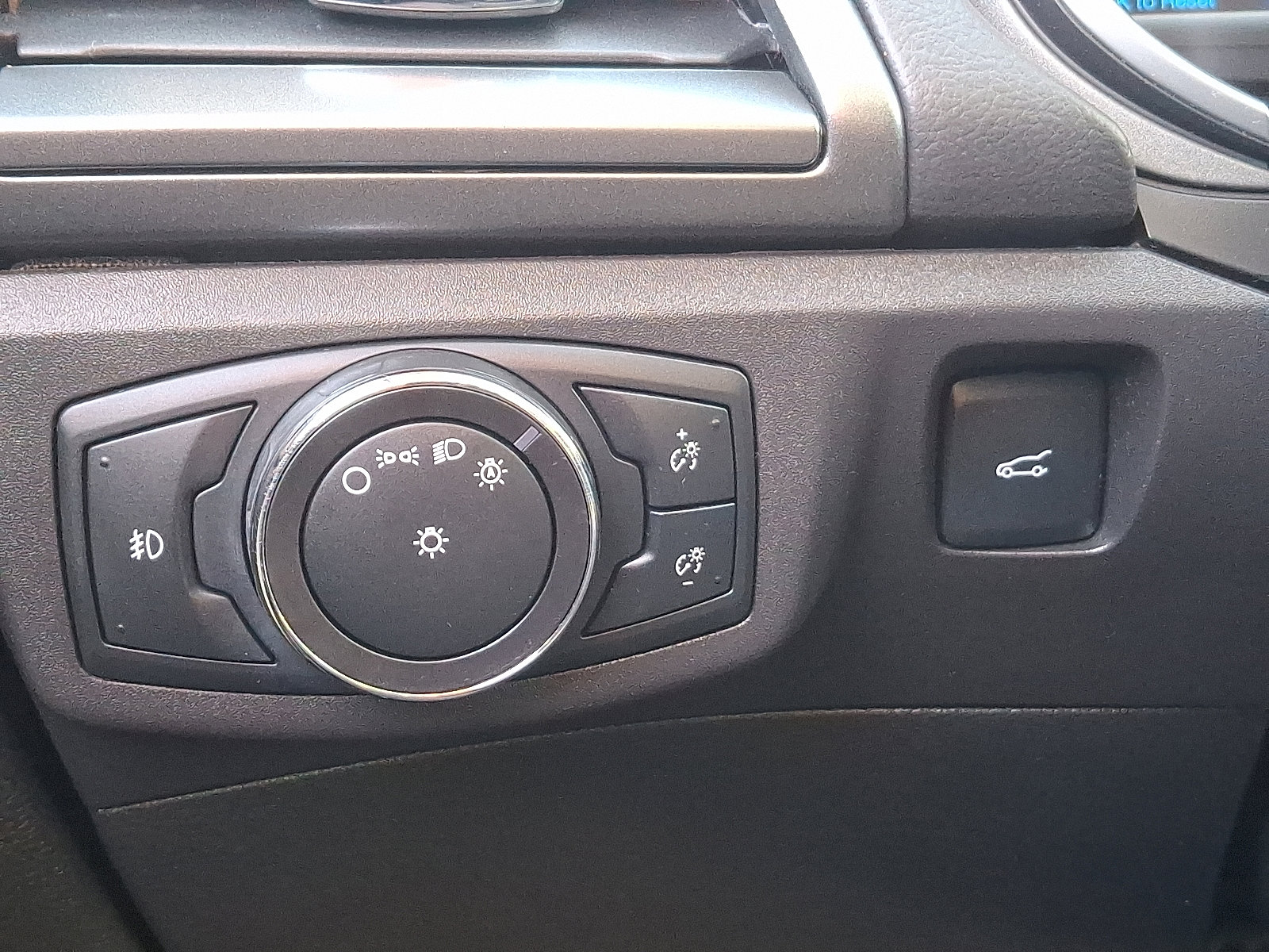 Used 2015 Ford Fusion Titanium image 23