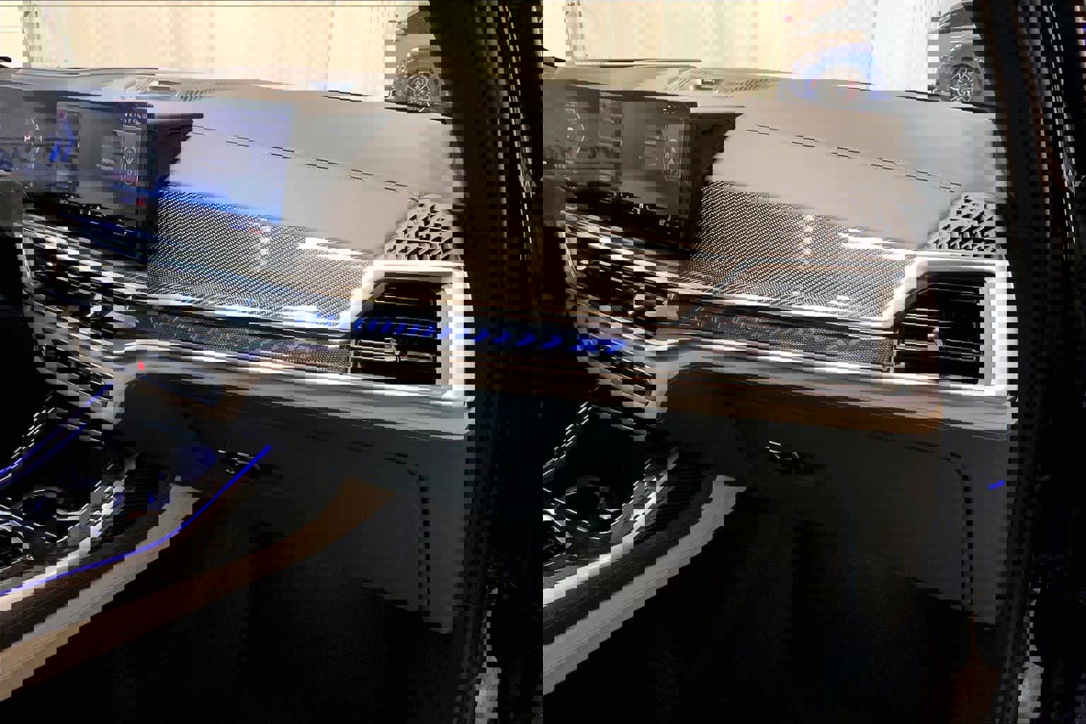 Used 2024 BMW ALPINA XB7 ALPINA XB7 image 19