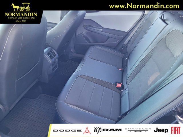 Used 2022 Volkswagen Taos SE w/ Panoramic Sunroof Package FWD image 17