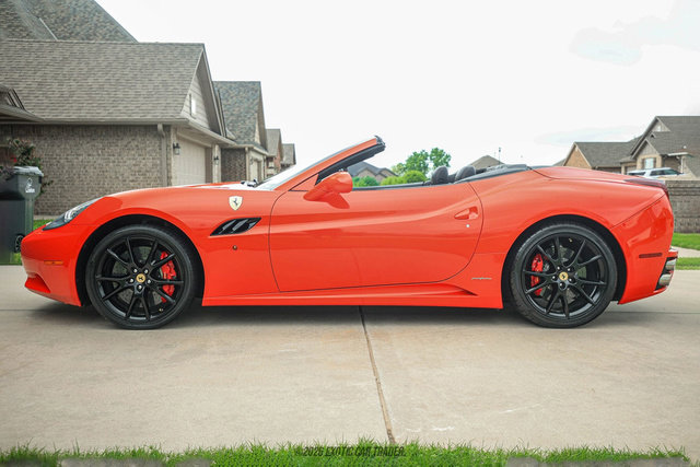 Used 2012 Ferrari California RWD image 3