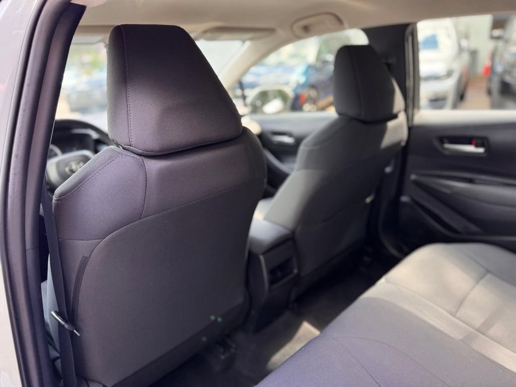 Used 2021 Toyota Corolla LE w/ Carpet Mat Package (TMS) FWD image 18