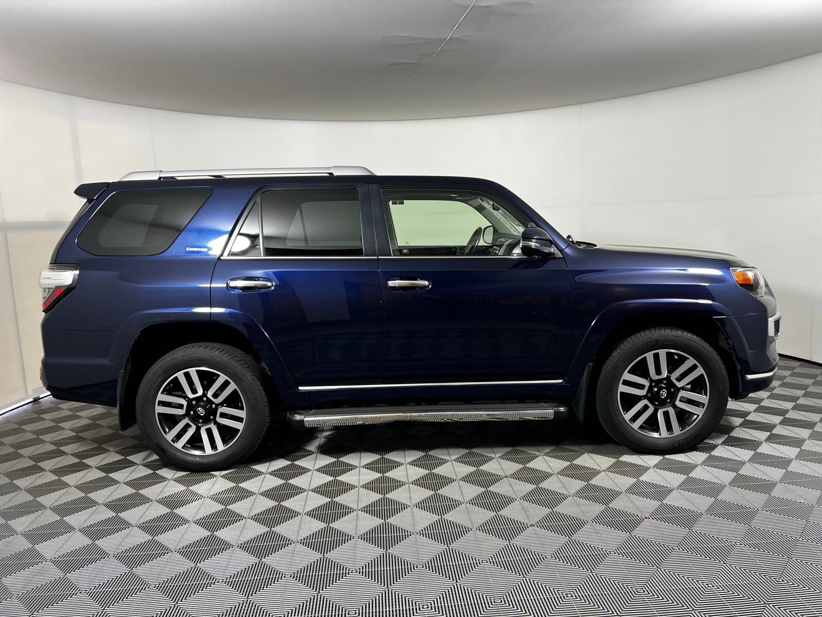 Used 2017 Toyota 4Runner Limited w/ Convenience Package image 3