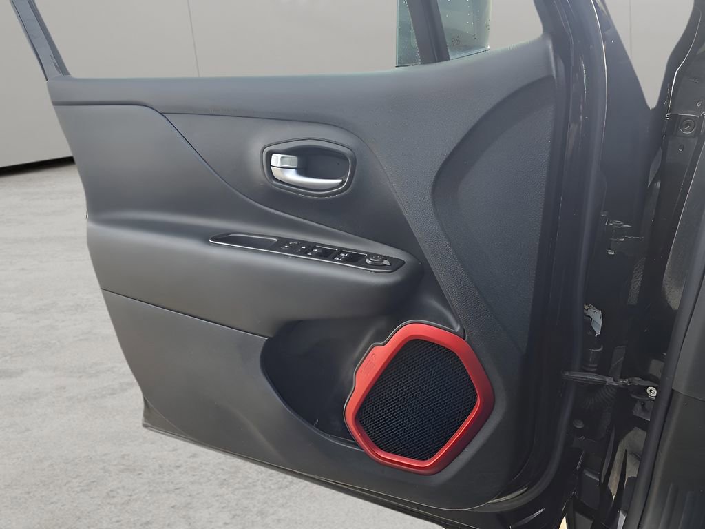 Used 2020 Jeep Renegade Trailhawk w/ Premium Leather Group image 17