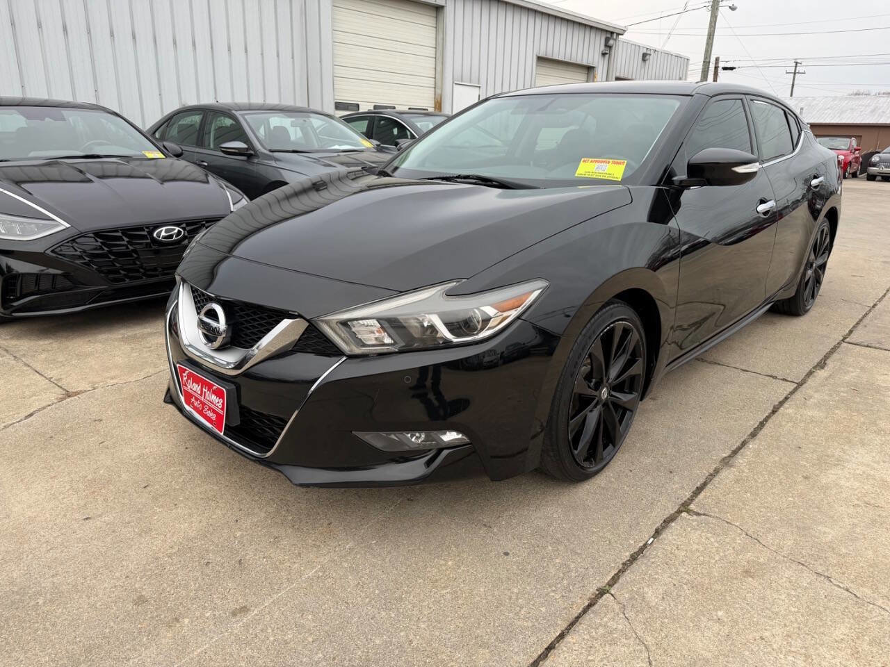 Used 2017 Nissan Maxima SR w/ Midnight Edition FWD image 2