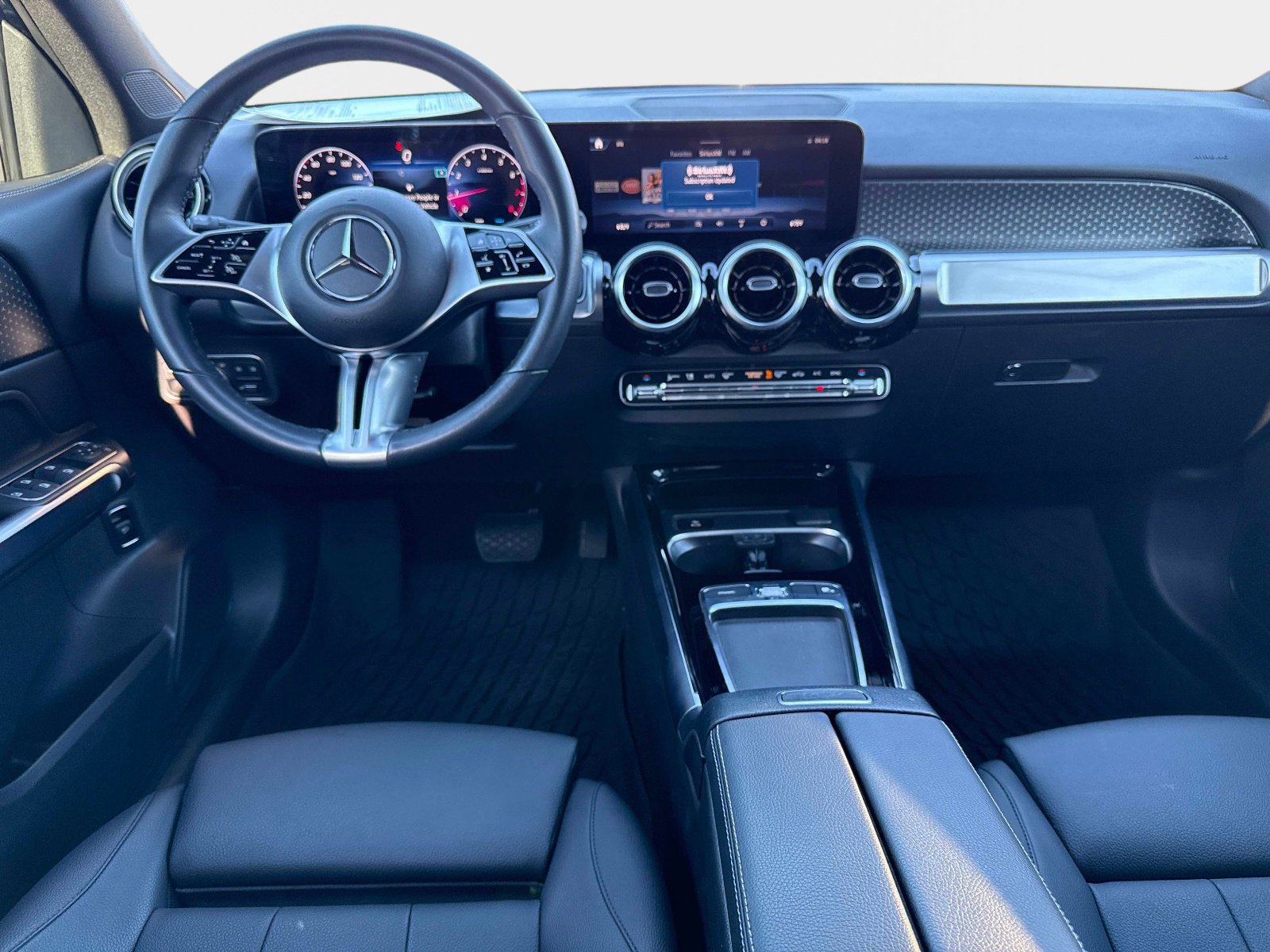 Certified 2025 Mercedes-Benz GLB 250 image 17