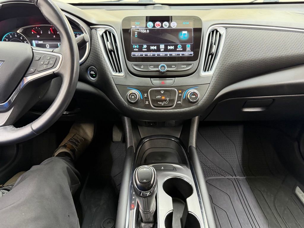 Used 2018 Chevrolet Malibu LT FWD image 23