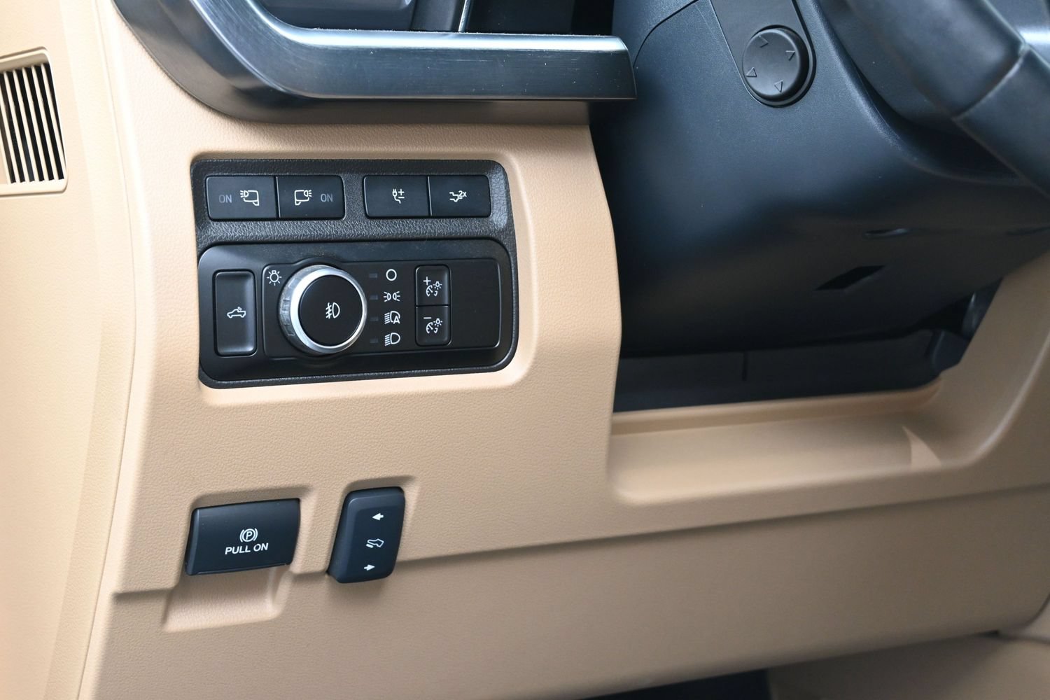 Used 2024 Ford F350 Lariat w/ Lariat Ultimate Package AWD/4WD image 23