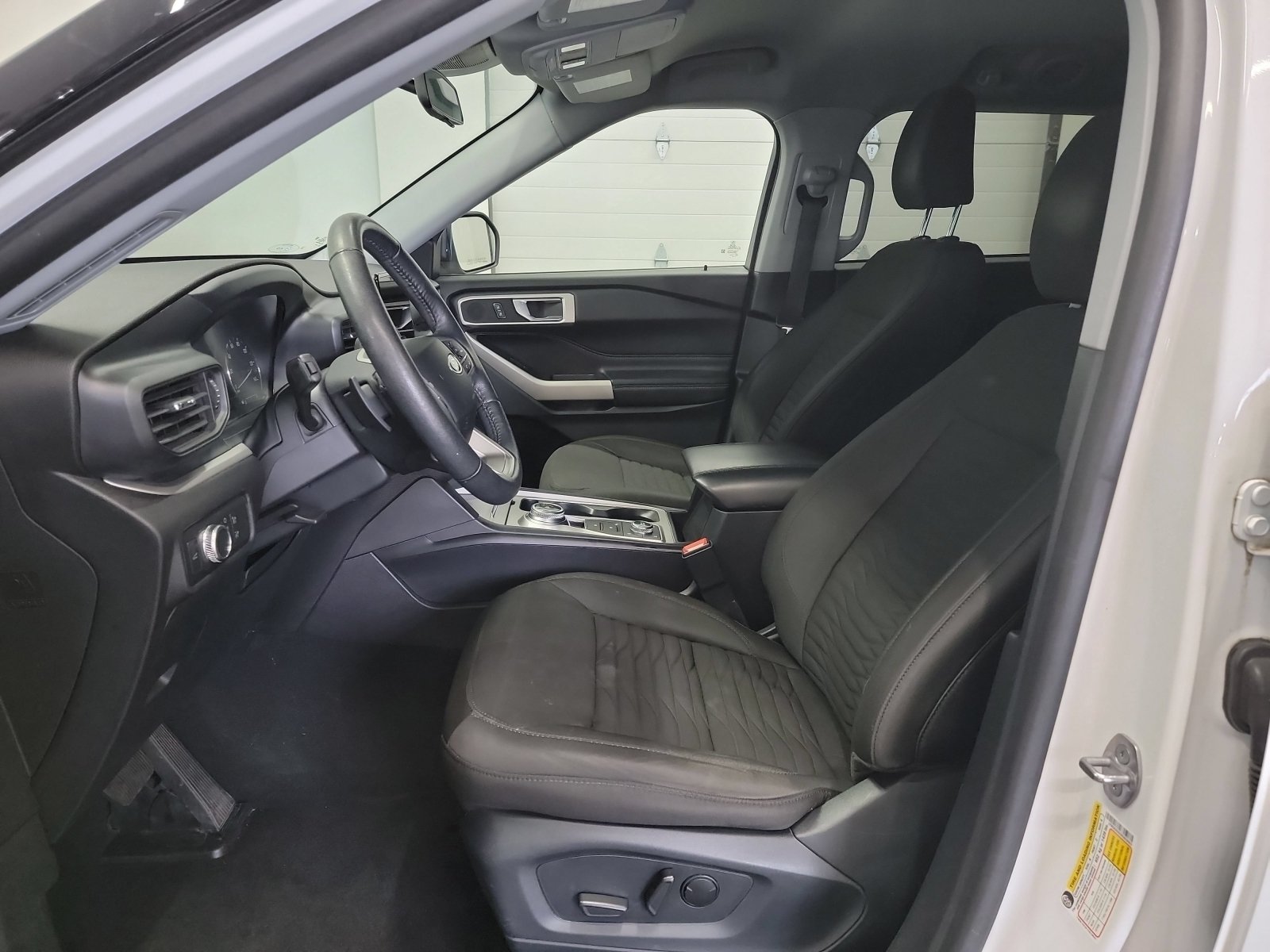 Used 2021 Ford Explorer XLT w/ Class III Trailer Tow Package AWD/4WD image 12