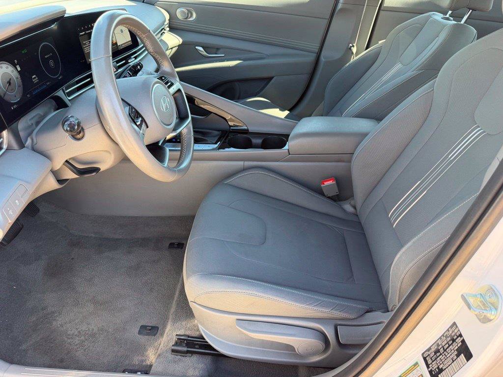 Used 2025 Hyundai Elantra SEL FWD image 10