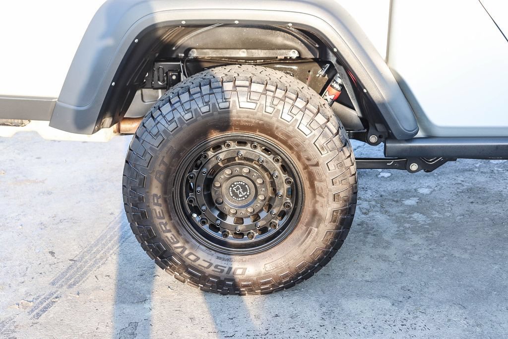 Used 2022 Jeep Gladiator Rubicon w/ Trailer Tow Package AWD/4WD image 12