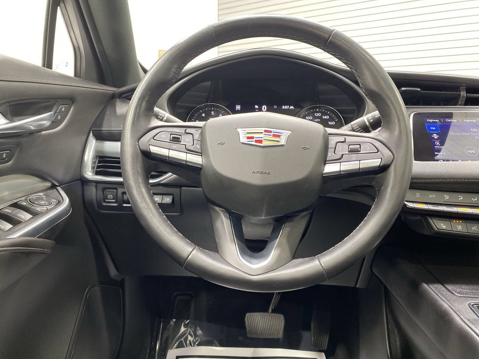 Used 2022 Cadillac XT4 Premium Luxury w/ Technology Package AWD/4WD image 14