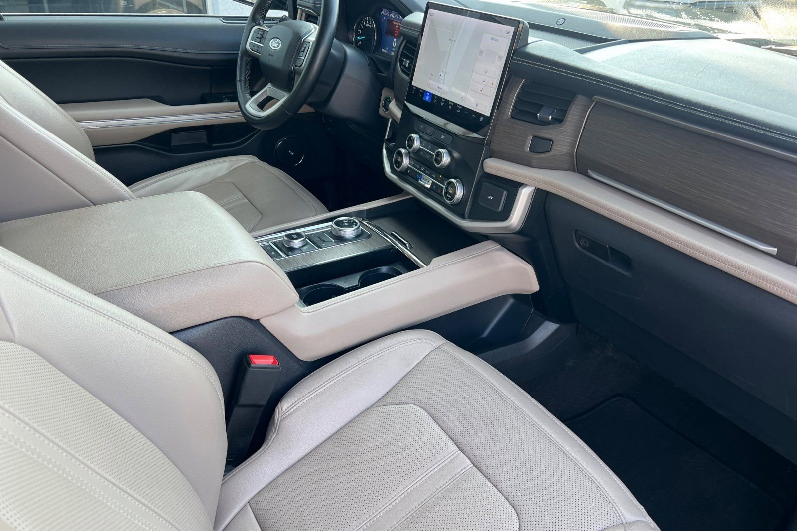 Used 2024 Ford Expedition Limited image 18