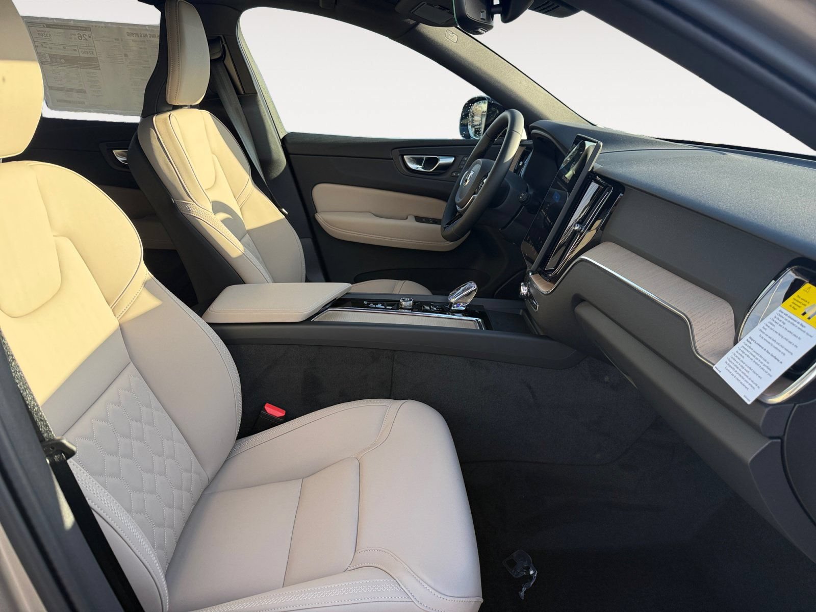 New 2026 Volvo XC60 B5 Plus w/ Protection Package Premier AWD/4WD image 15