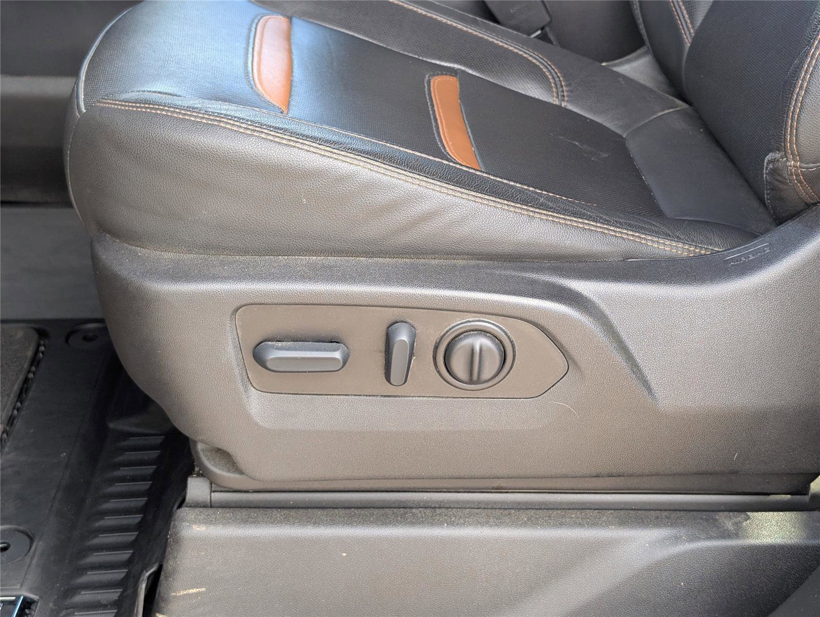 Used 2022 GMC Sierra 2500 AT4 w/ AT4 Preferred Package image 14