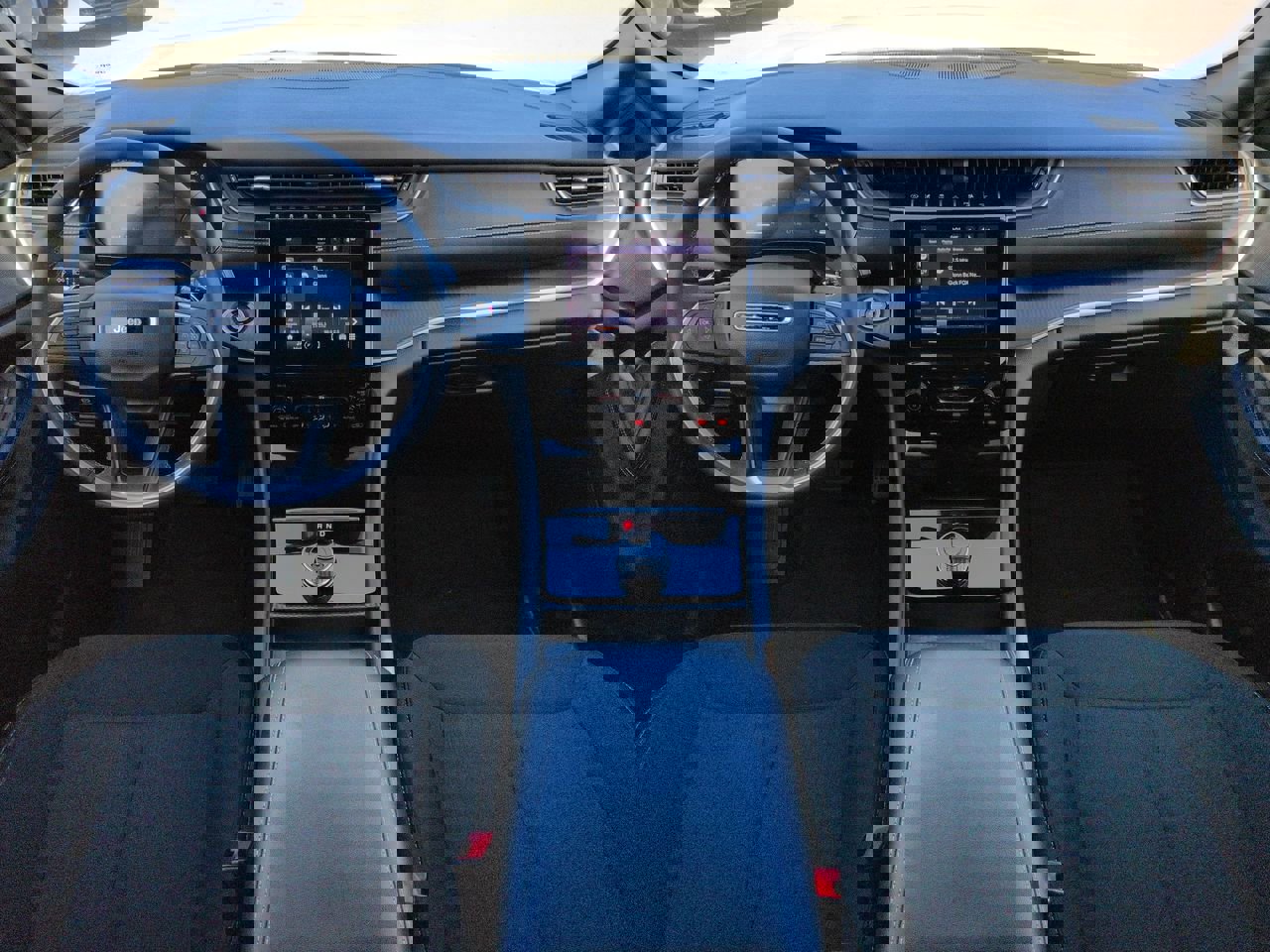 Used 2025 Jeep Grand Cherokee Laredo X image 15