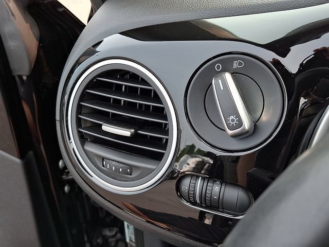Used 2014 Volkswagen Beetle 1.8T FWD image 23