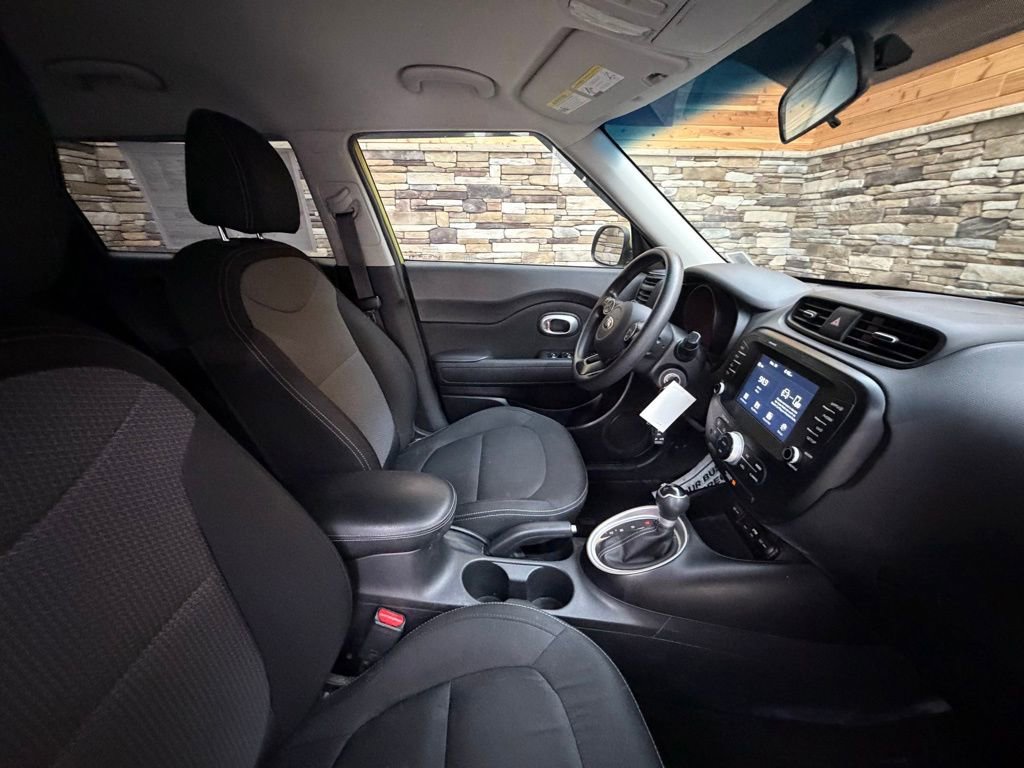Used 2018 Kia Soul + FWD image 14
