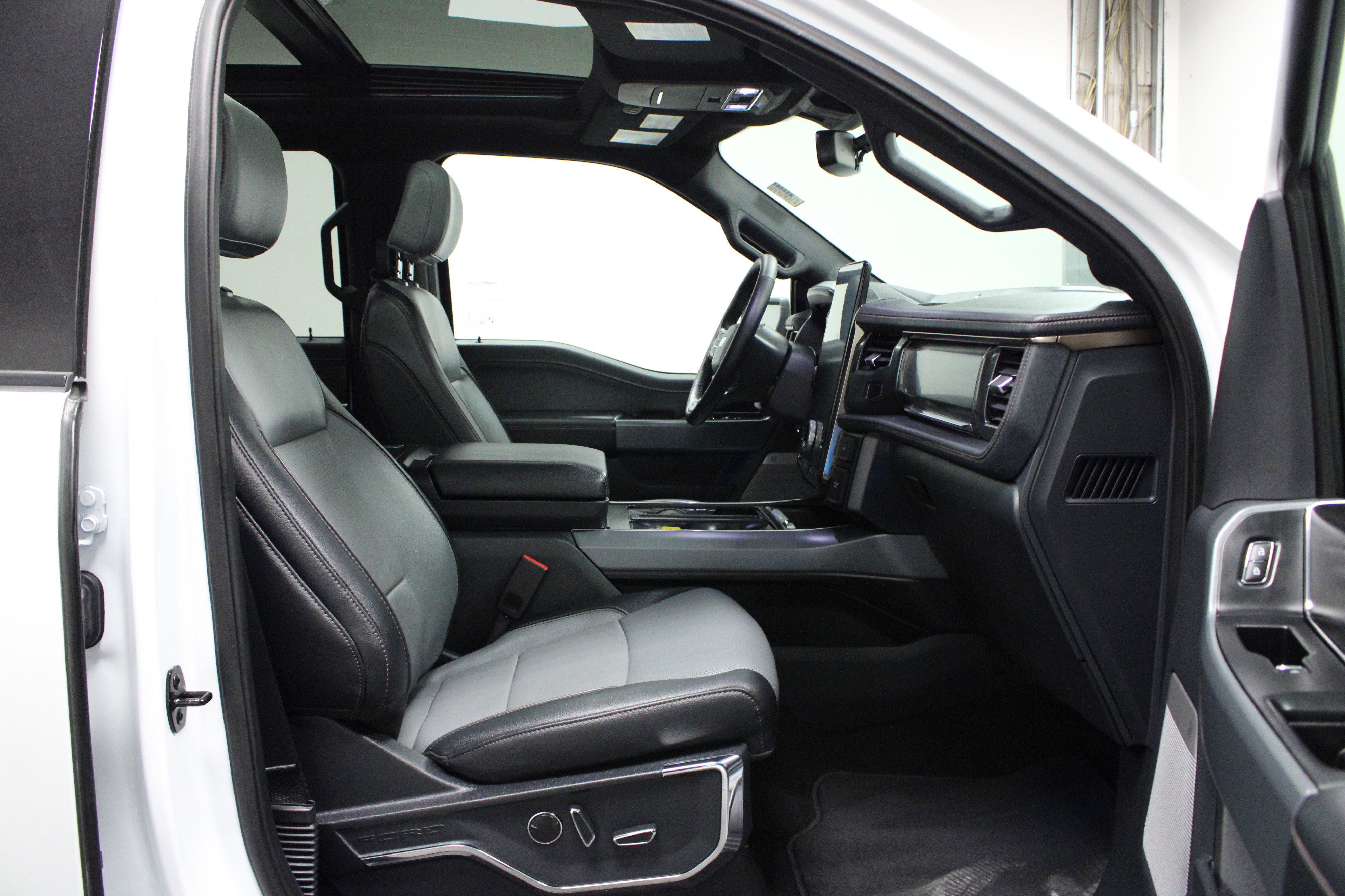 Used 2023 Ford F150 Lightning Lariat w/ Equipment Group 511A High image 16