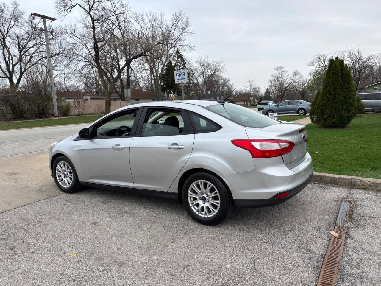 Used 2012 Ford Focus SE image 2