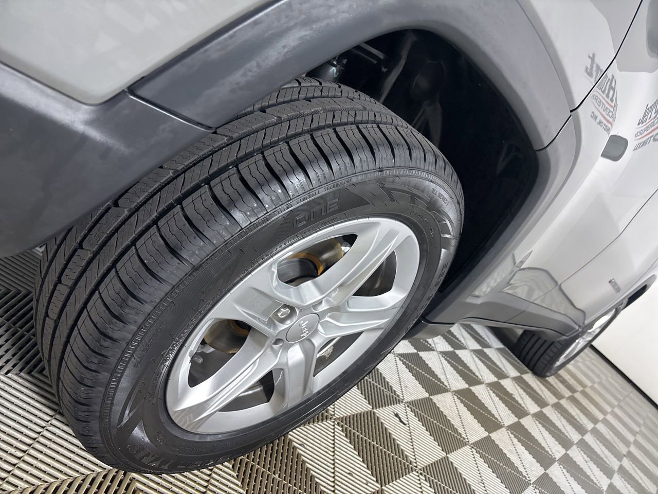 Used 2023 Jeep Compass Latitude w/ Sun and Sound Group image 32