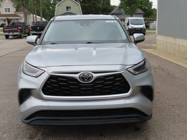 Used 2021 Toyota Highlander L FWD image 11