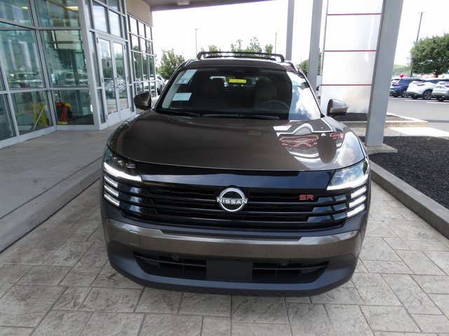 Used 2025 Nissan Kicks SR image 2