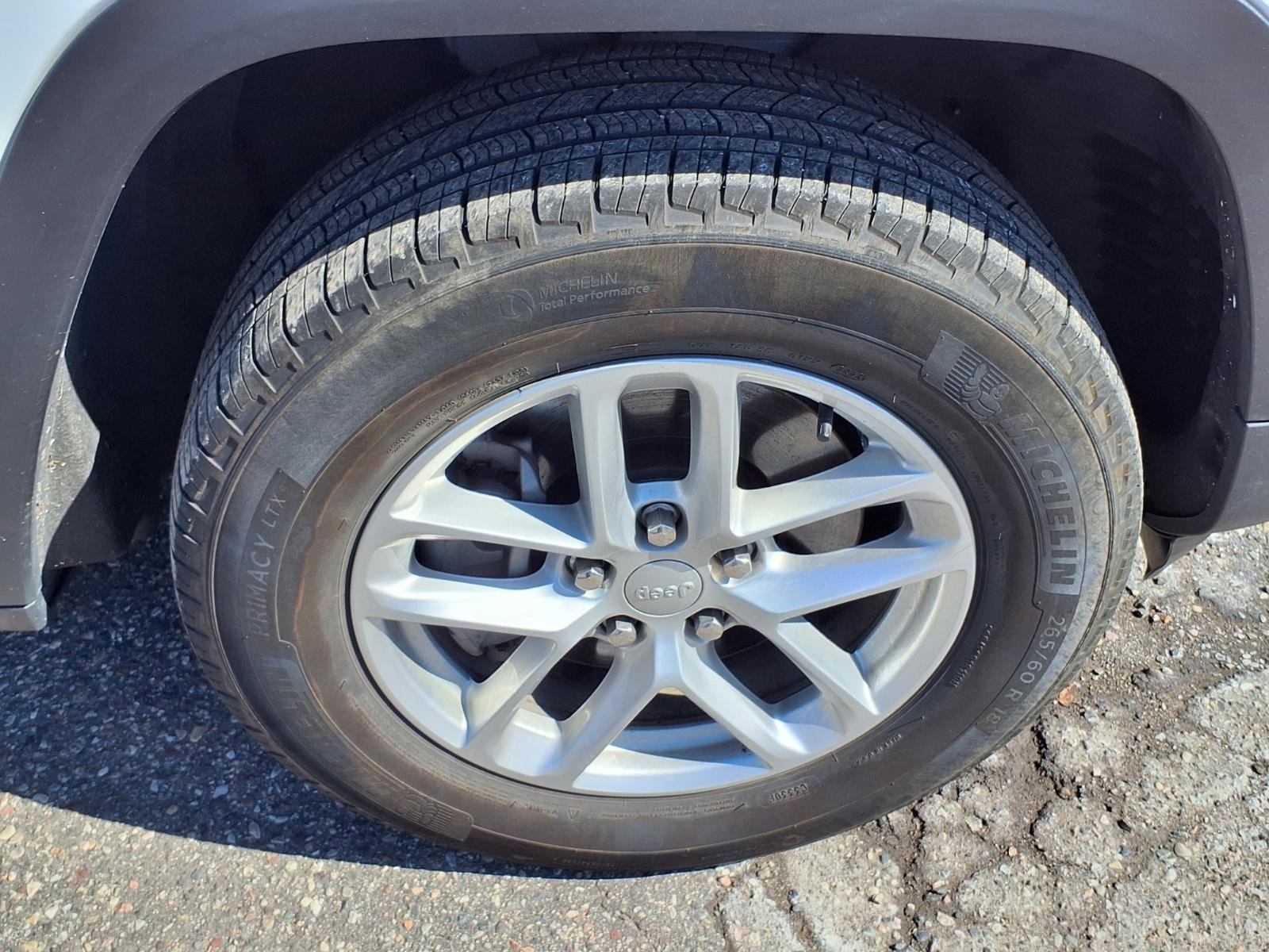 Used 2024 Jeep Grand Cherokee L Laredo w/ Luxury Tech Group I image 27