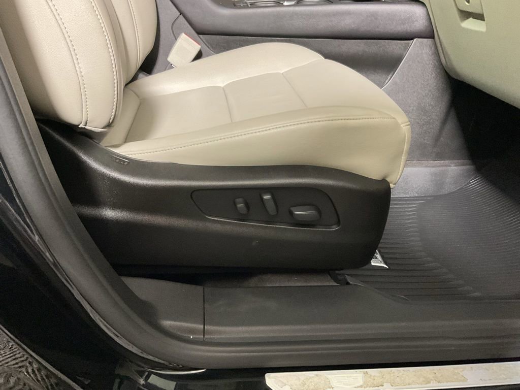 Used 2020 Cadillac XT4 Premium Luxury w/ Driver Awareness Package image 37