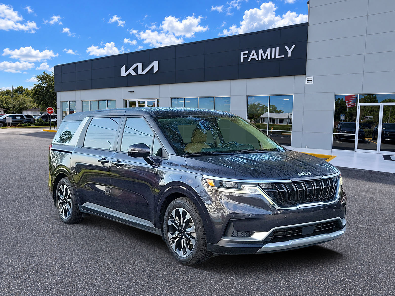 Certified 2023 Kia Carnival EX