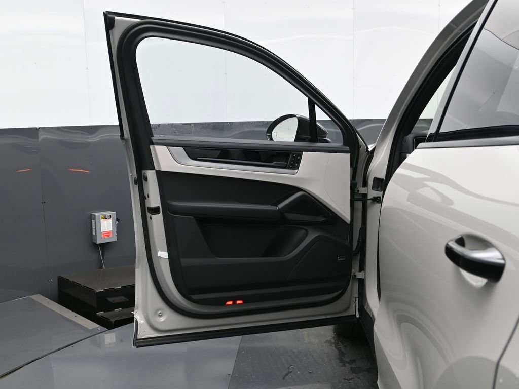 New 2026 Porsche Cayenne S image 8