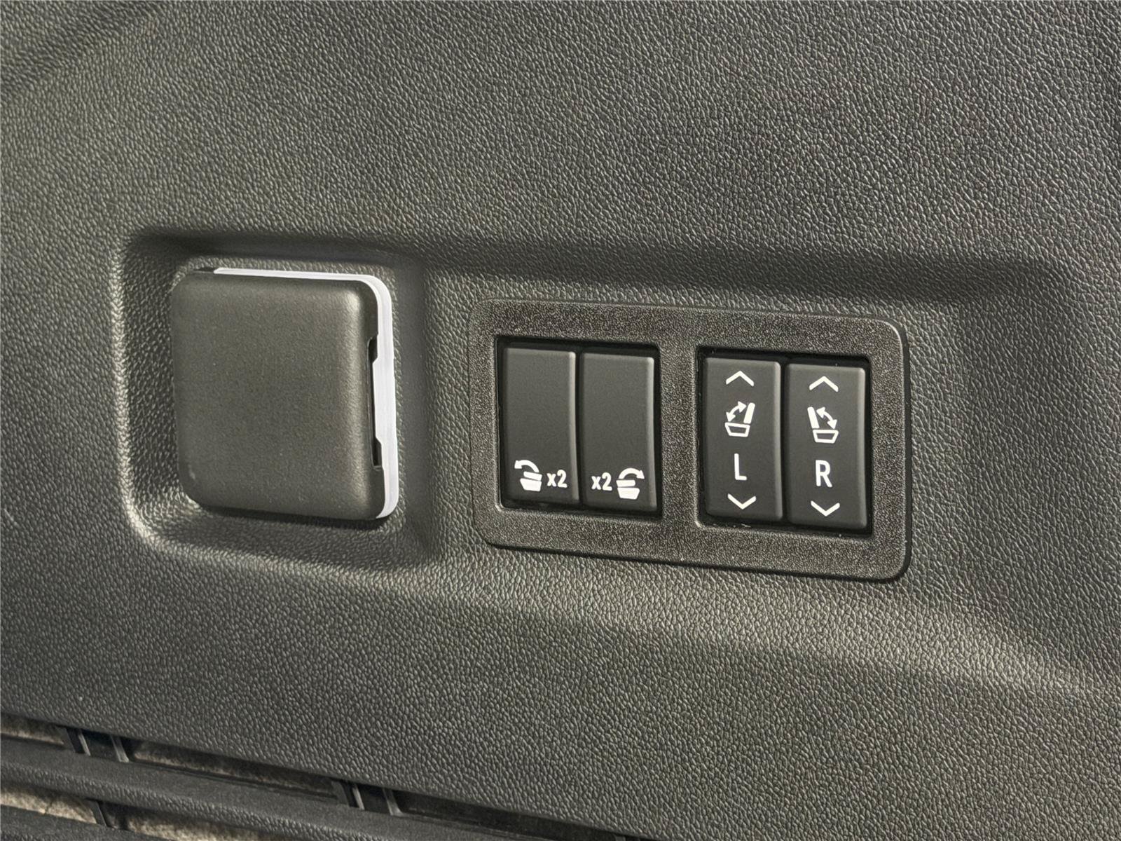 New 2026 GMC Yukon AT4 Ultimate w/ LPO, Floor Liner Package AWD/4WD image 19