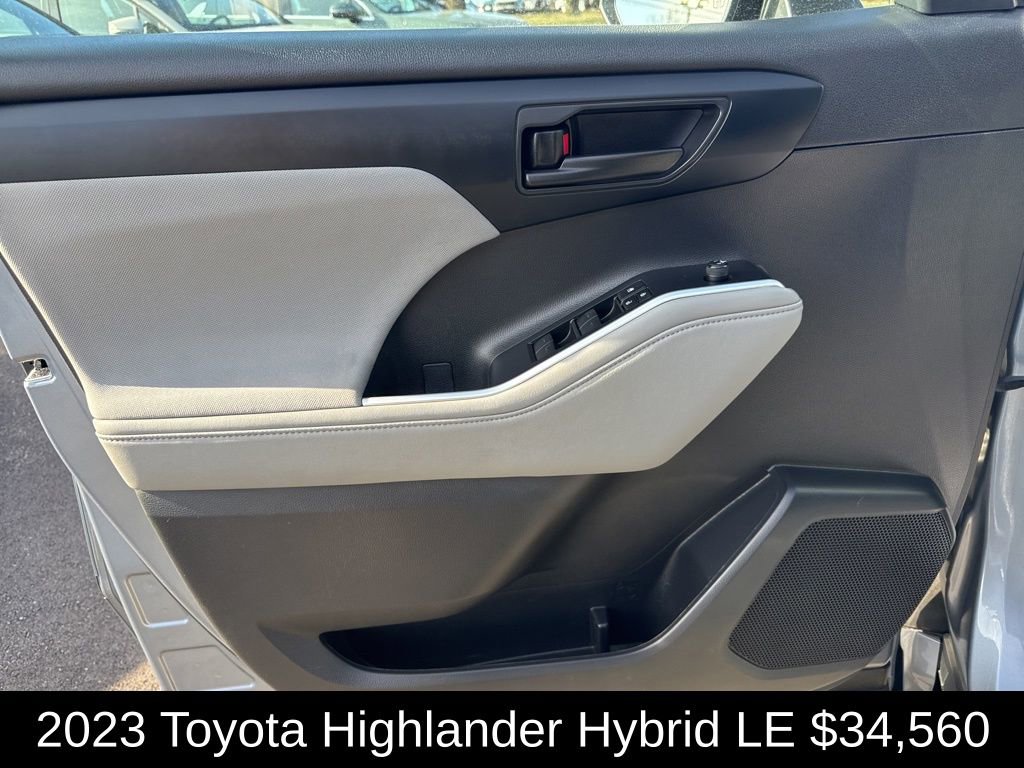 Used 2023 Toyota Highlander LE image 11