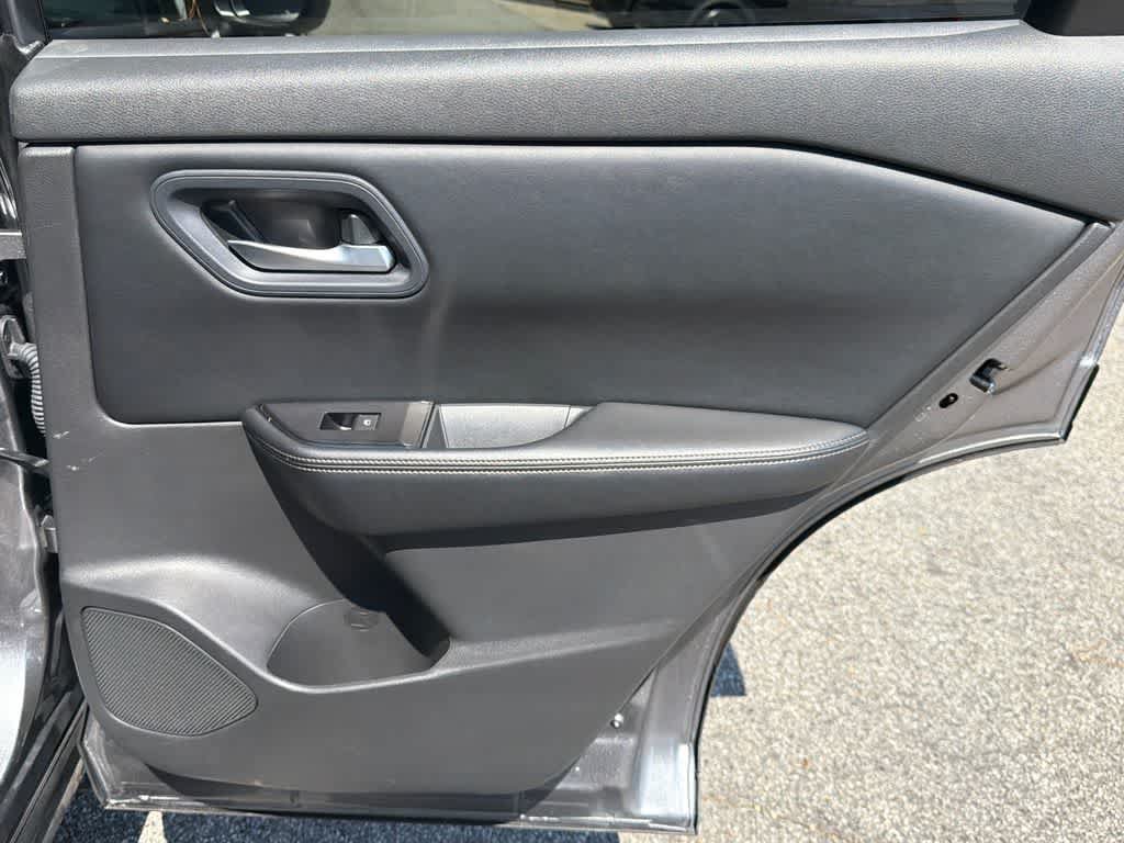 Used 2024 Nissan Rogue SV AWD/4WD image 15