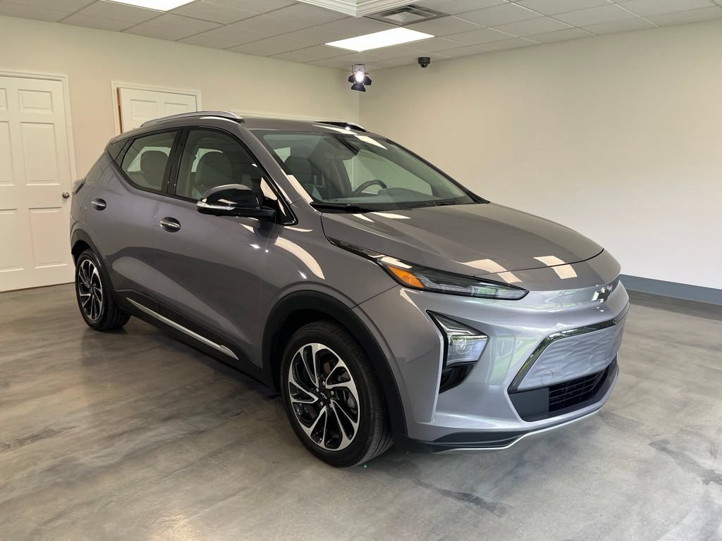 Used 2023 Chevrolet Bolt EUV Premier w/ Super Cruise Package FWD image 1