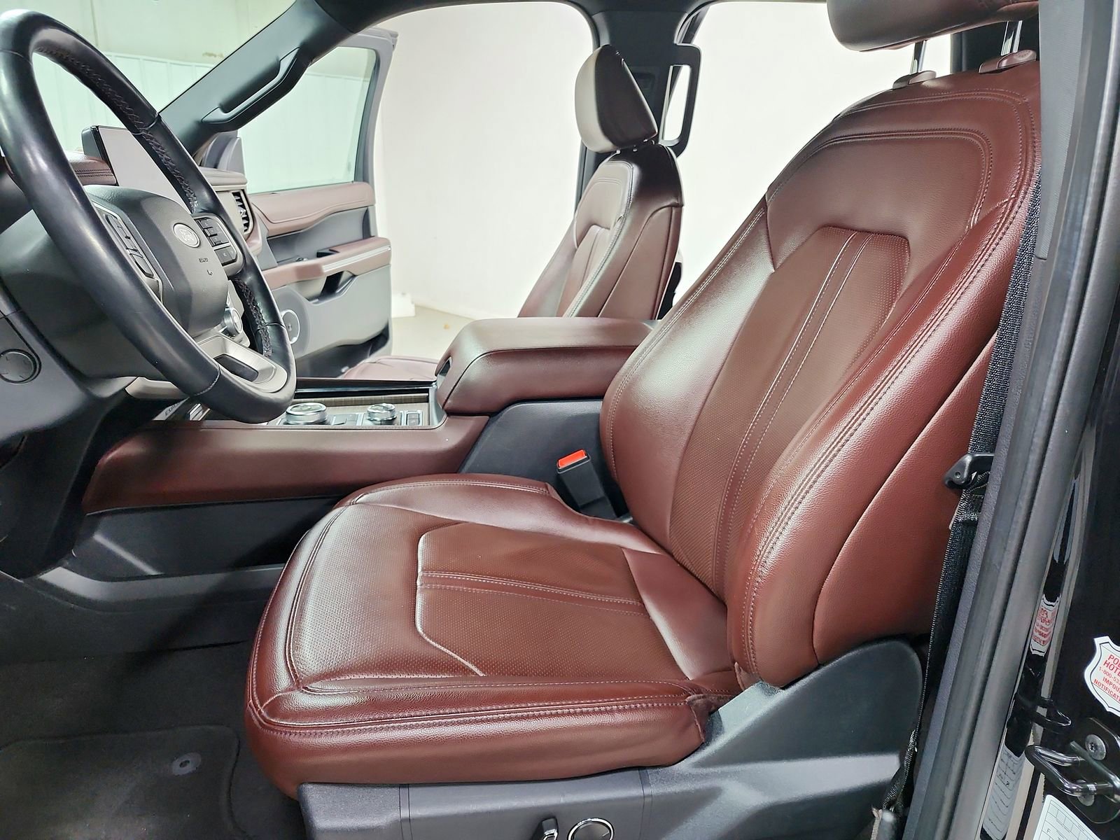 Used 2024 Ford Expedition Limited image 19