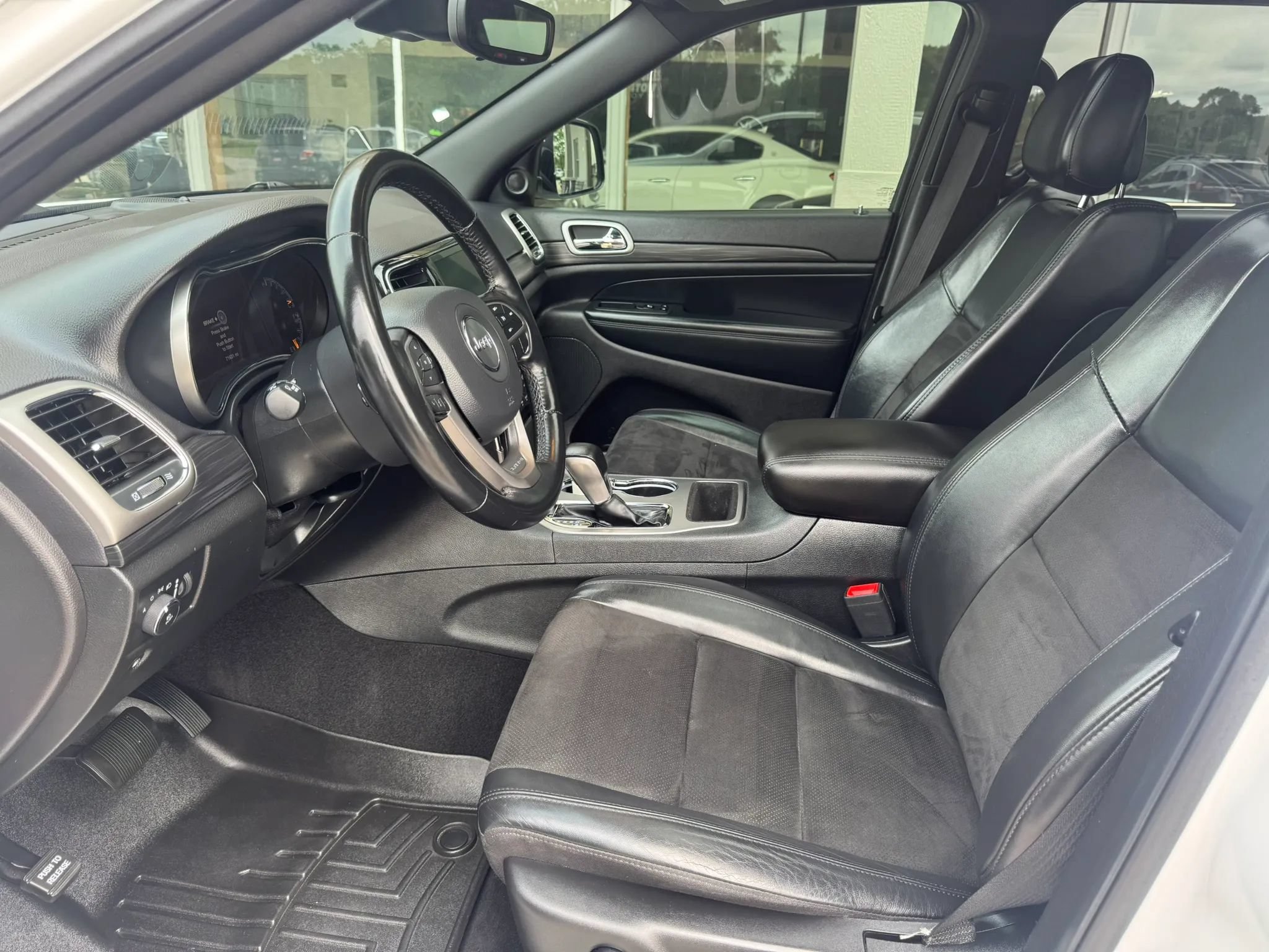 Used 2021 Jeep Grand Cherokee Laredo X AWD/4WD image 10