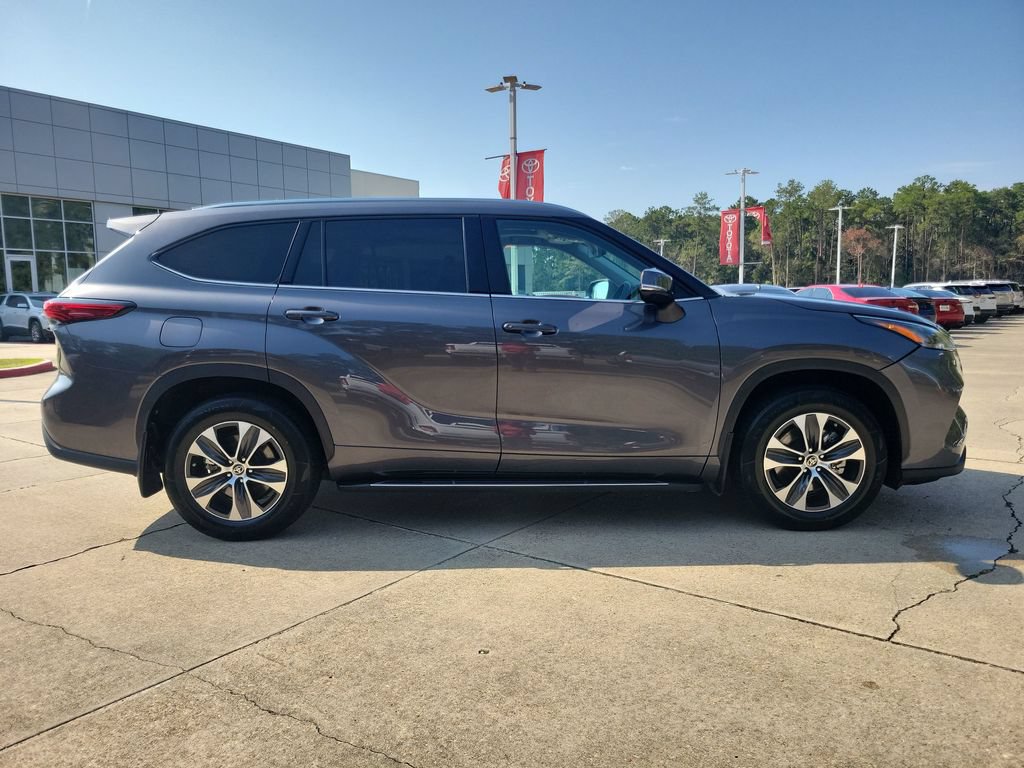Certified 2021 Toyota Highlander XLE FWD image 9