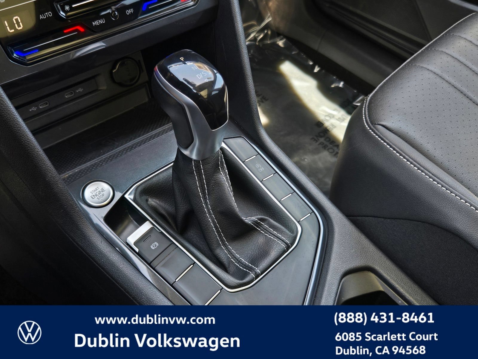 Used 2023 Volkswagen Tiguan SE w/ Panoramic Sunroof Package FWD image 18