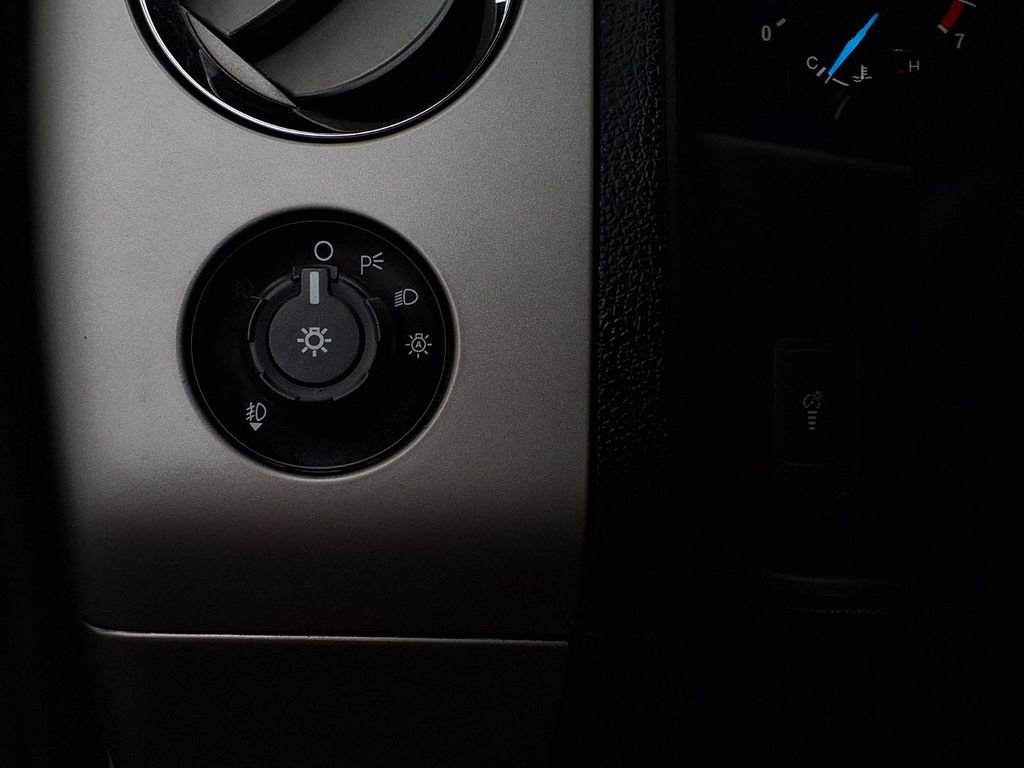 Used 2017 Ford Expedition XLT image 13