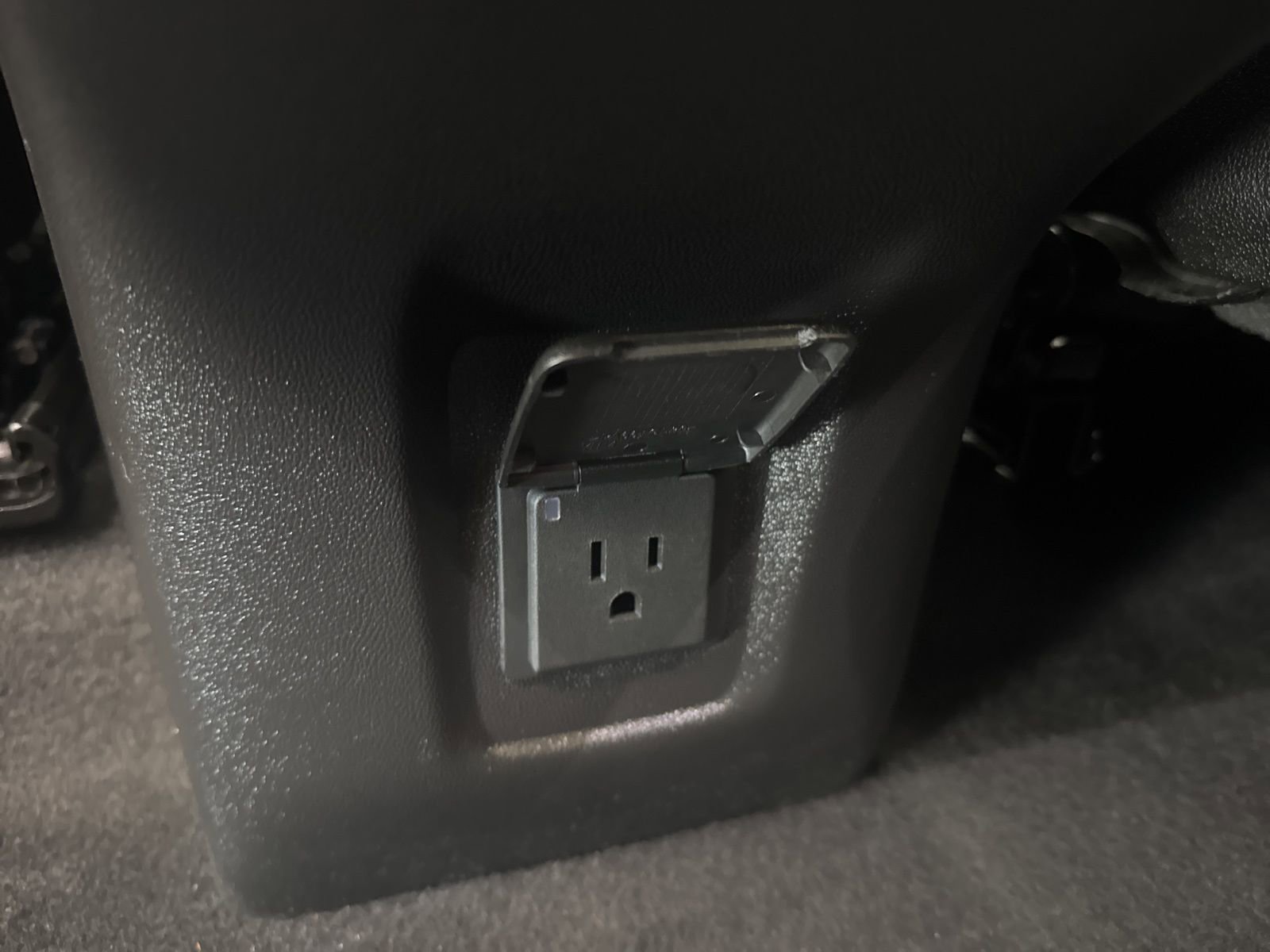 Used 2023 Chevrolet Equinox Premier image 17