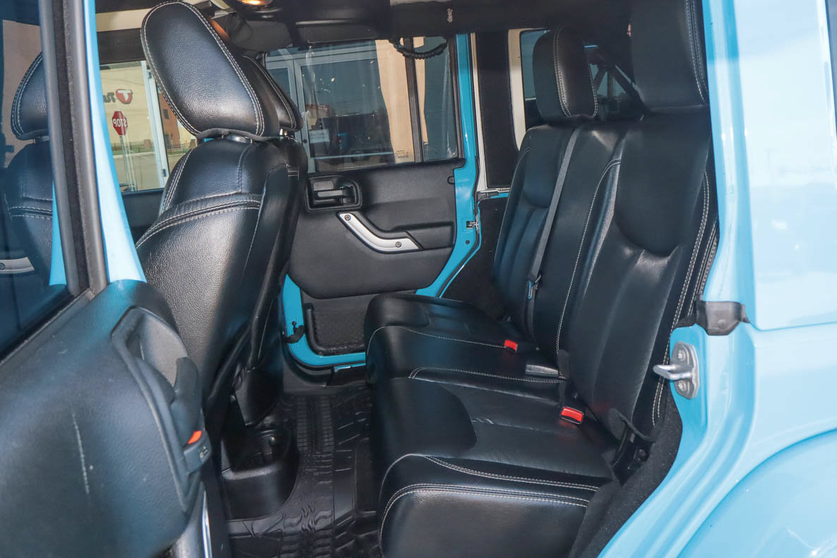 Used 2017 Jeep Wrangler Unlimited Rubicon w/ Connectivity Group AWD/4WD image 15