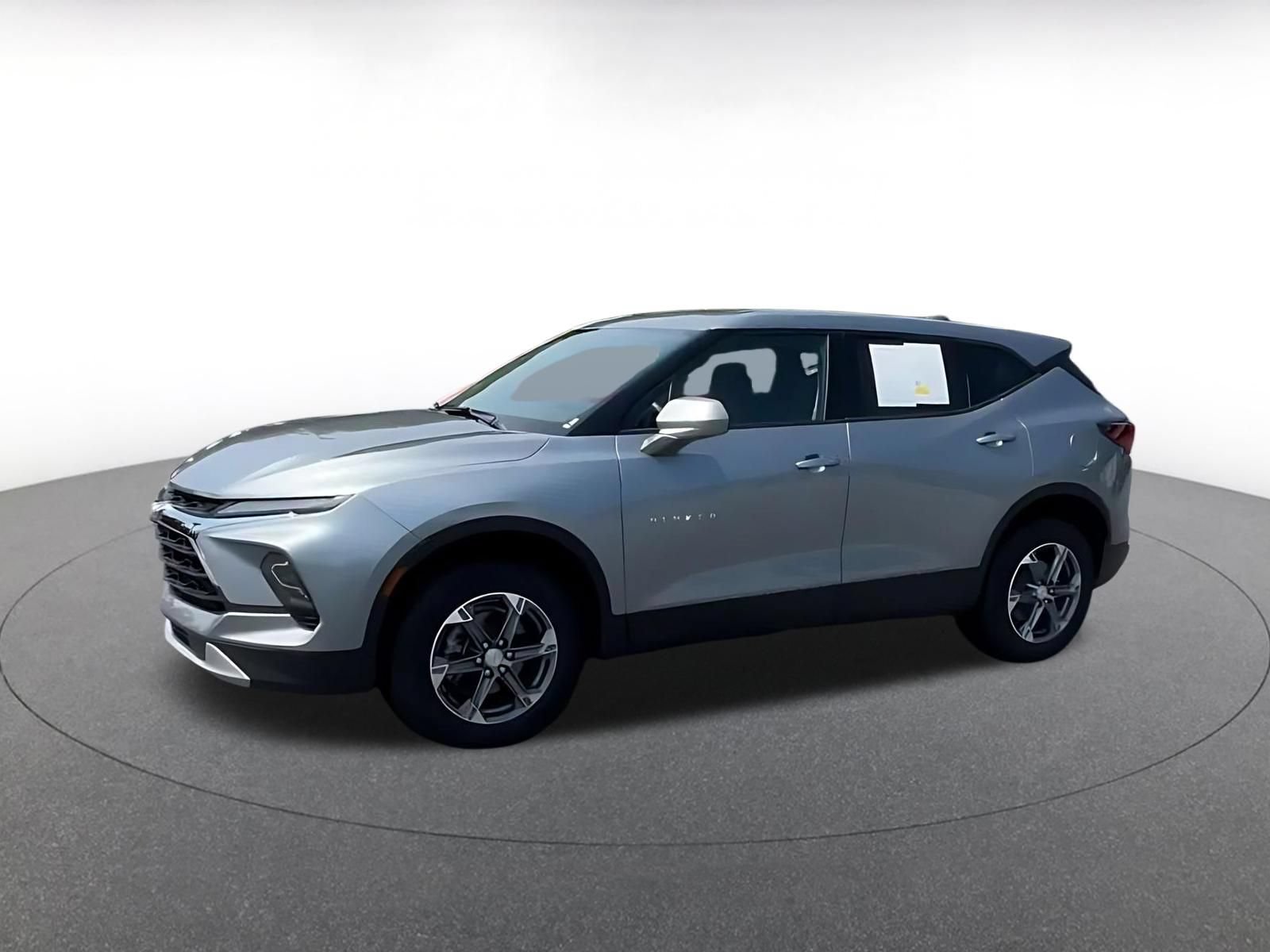 Used 2025 Chevrolet Blazer LT FWD image 8