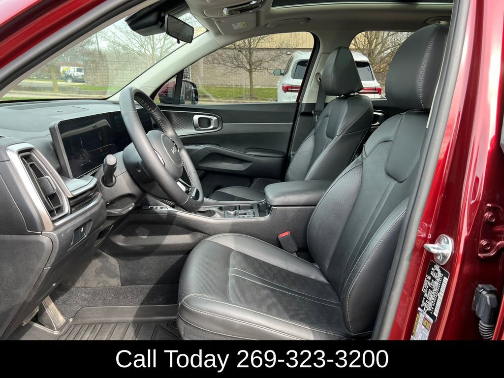 Used 2025 Kia Sorento S w/ Panoramic Sunroof Package image 3