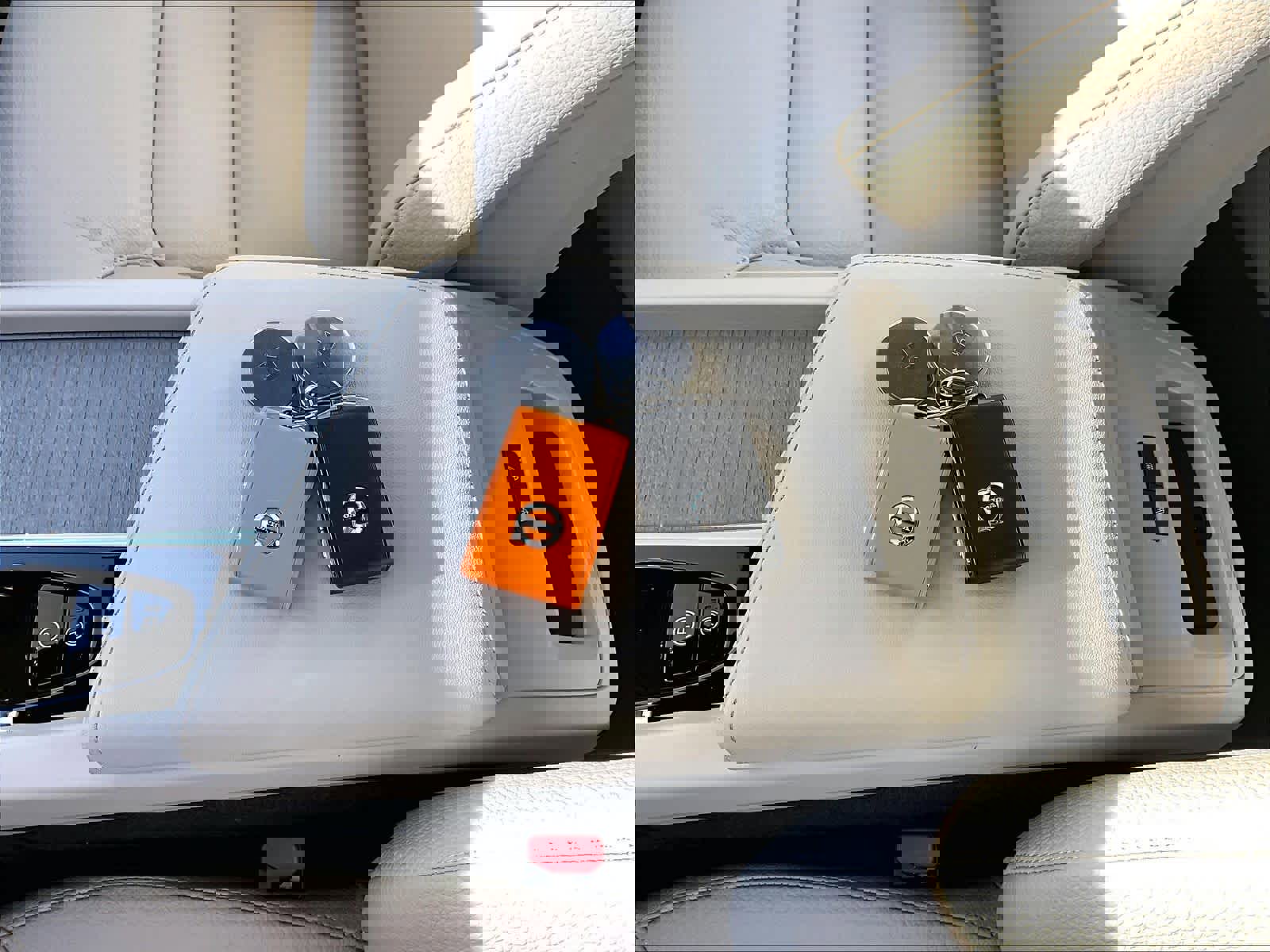 Used 2025 Volvo XC60 T8 Plus w/ Protection Package Premier image 14