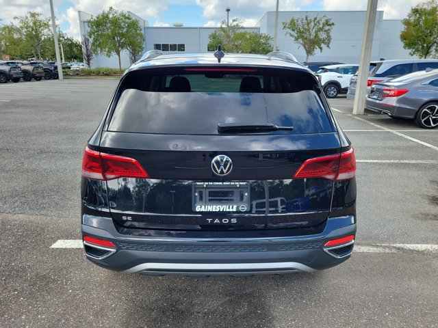 Used 2023 Volkswagen Taos SE w/ Panoramic Sunroof Package FWD image 7